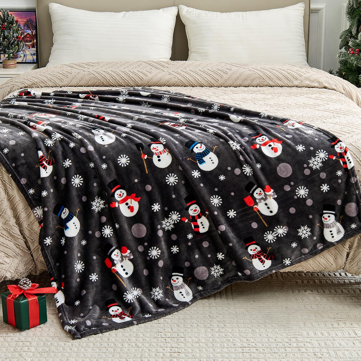 Grey Christmas Throw Blanket - Soft Warm Cozy Fleece Winter Throw, Holiday Blanket with Snowman And Snowflake