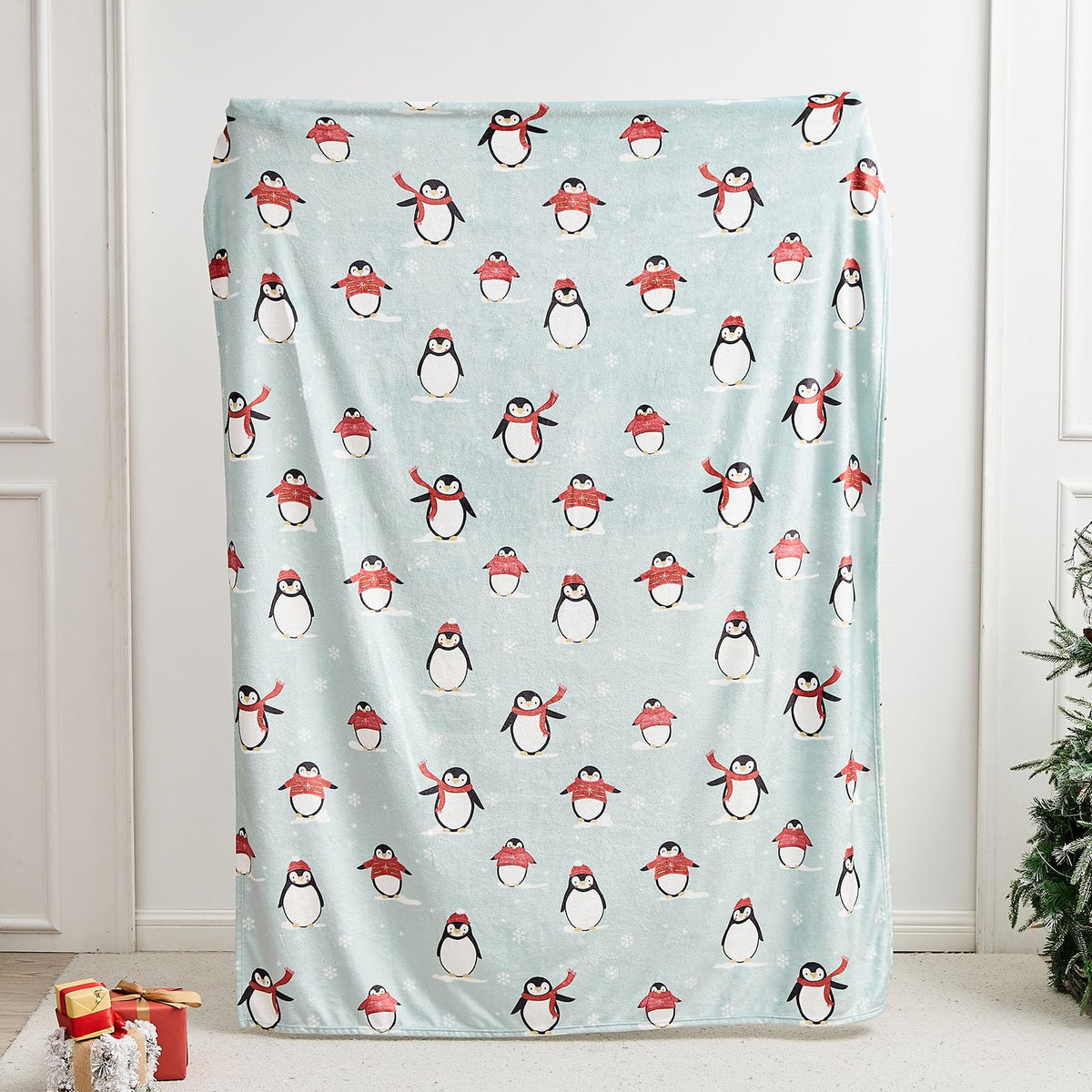 Christmas Fleece Penguin Throw Blankets for Couch Bed - Lightweight Plush Cozy Fuzzy Soft Blankets