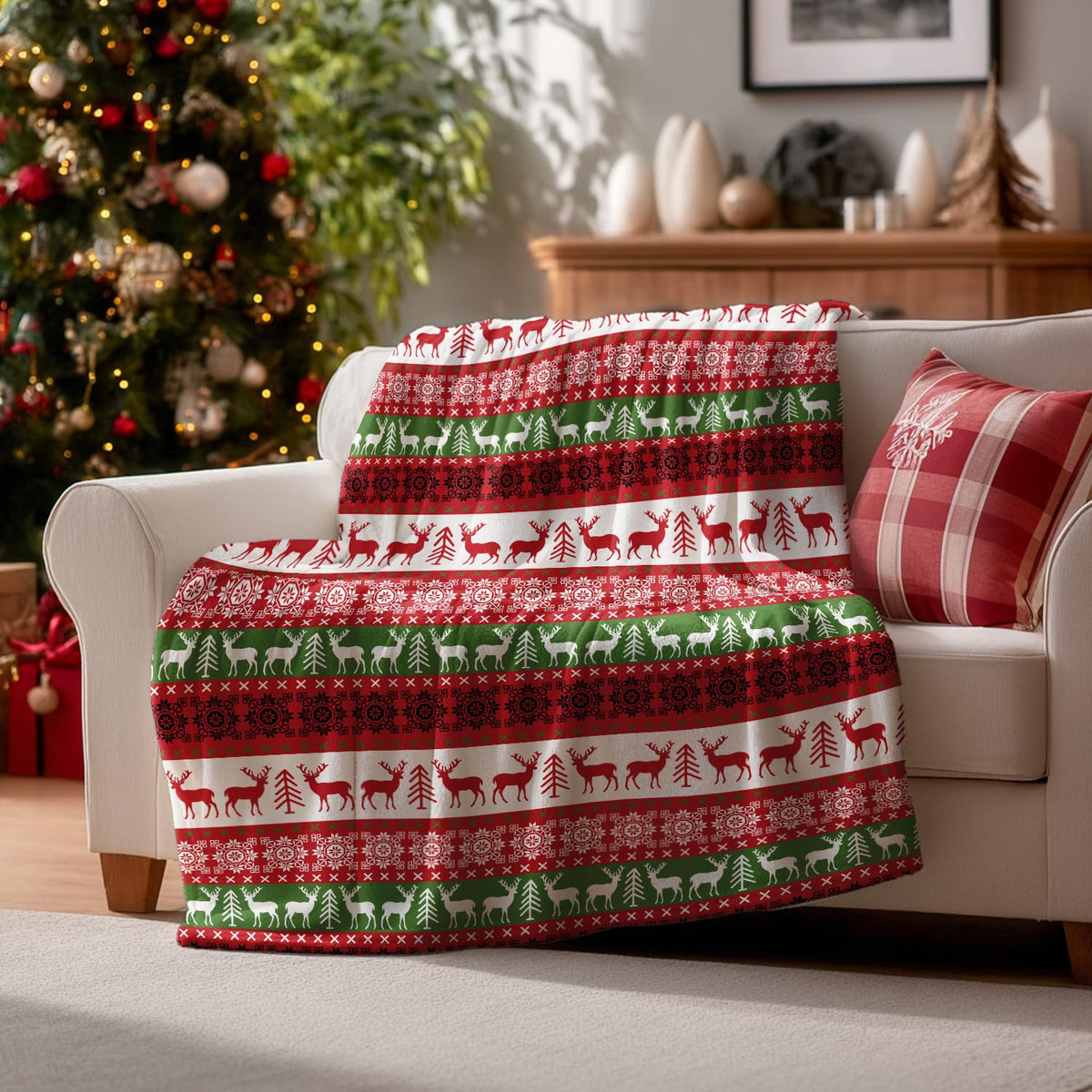 Christmas Flannel Blanket Throw, Green Reindeer Soft Fuzzy Plush Cozy Fleece Blankets