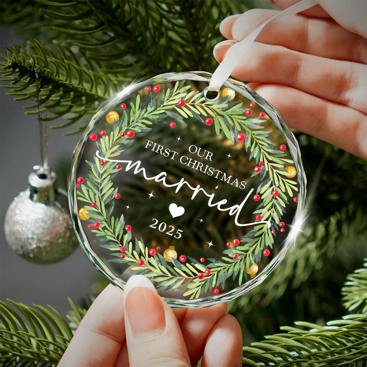 Our First Christmas Married Ornament 2025 – Newlyweds Christmas Glass Ornaments – First Year Marry Wedding Ornaments for Newlyweds