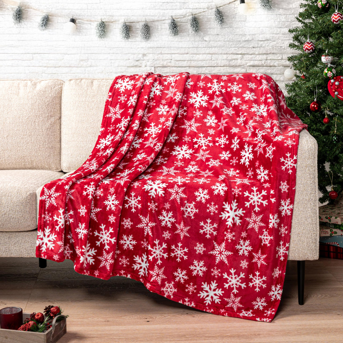 Christmas Throw Blanket | Red Snowflake Christmas Fleece Blanket