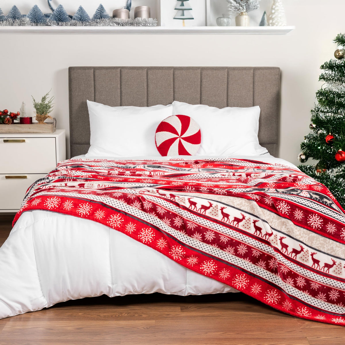 Holiday Reindeer Snowflakes Fleece Throw Blanket | Soft, Plush, Warm Winter Cabin Throw, 50x60, Red