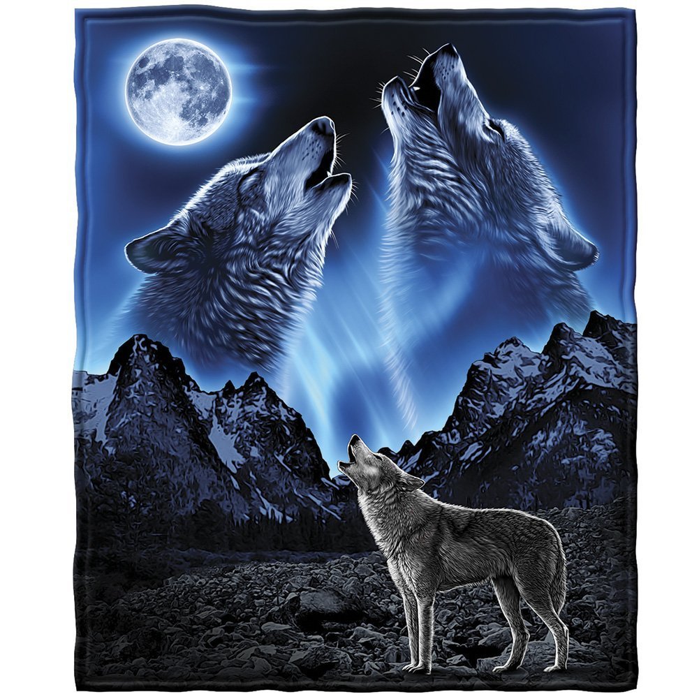 Howling Wolves Fleece Blanket - 50 x 60 Inches Soft Plush for Men, Women, and Kids - Cozy With Wolf Design