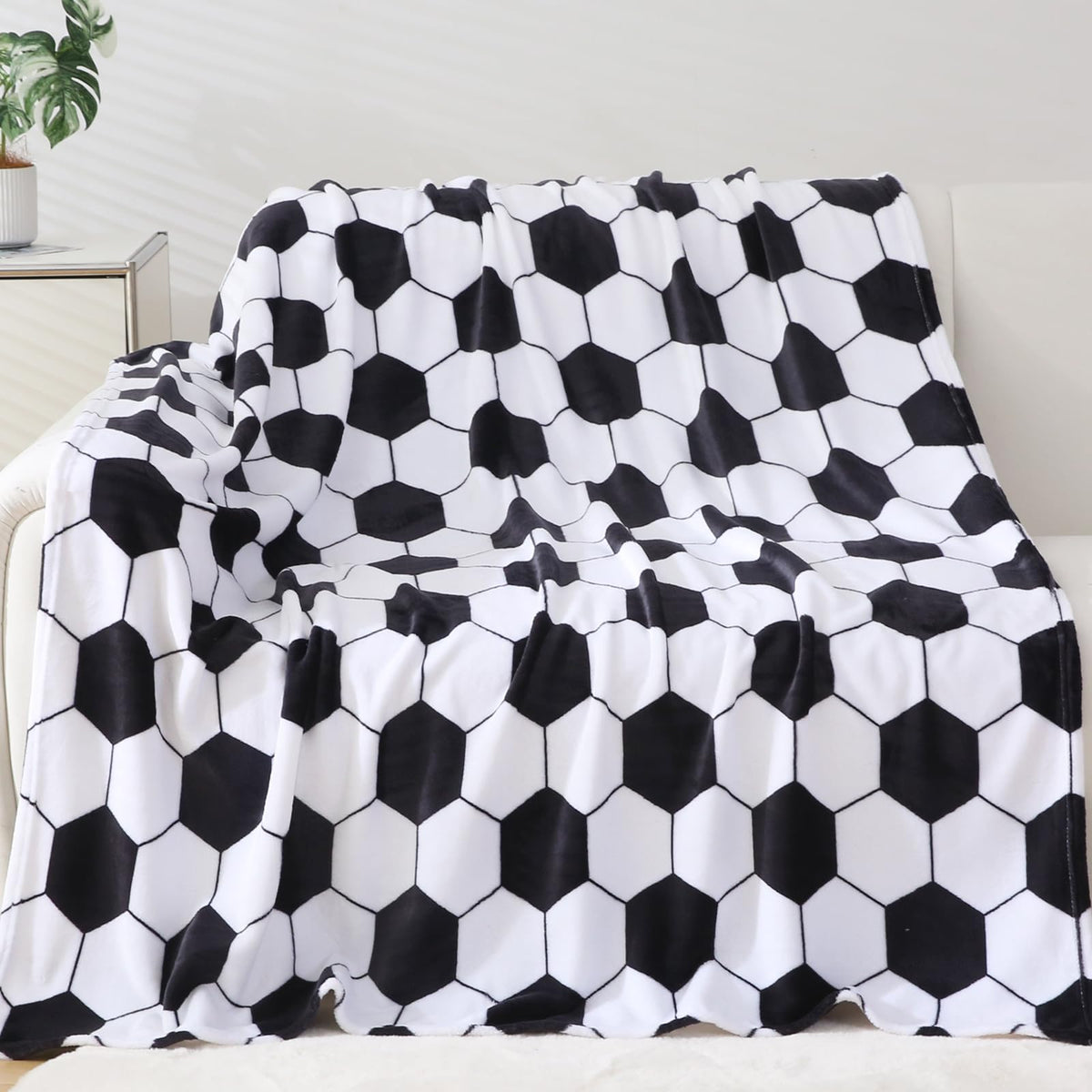 Soccer Blanket, Soccers Gifts for Boys Girls Soccer Lovers, Machine Washable Soft Fleece Throw Blankets