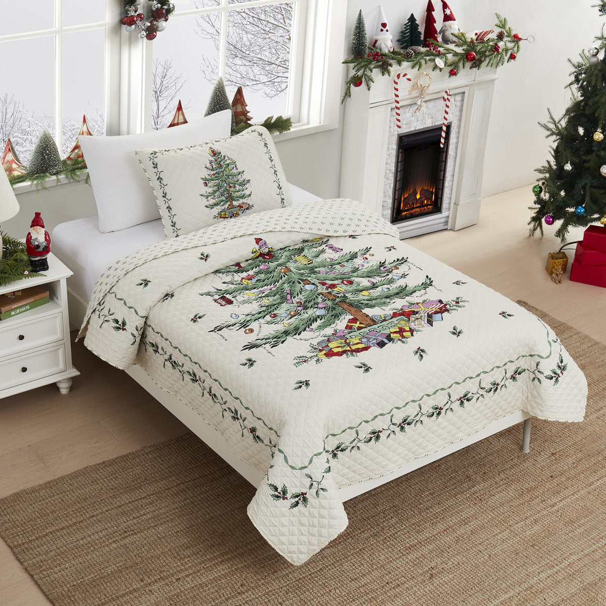 Christmas Tree Quilt Set, Festive Holiday Bedspread with Pillow Shams, Soft Microfiber Lightweight Bedding