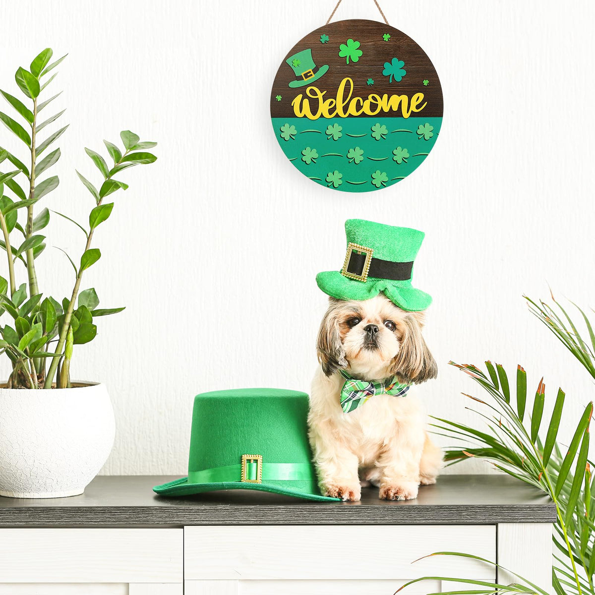 St. Patrick's Day Welcome Door Wooden Hanging Sign Farmhouse Rustic Irish Clover Front Door Decoration for Irish Holiday