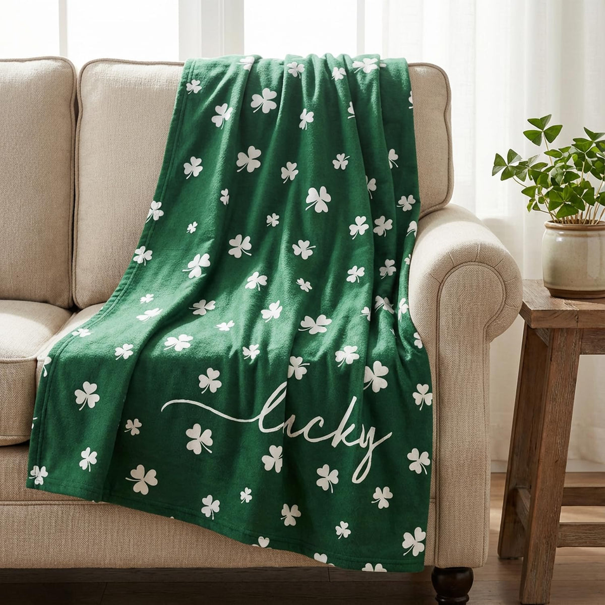 St. Patrick's Day Flannel Blanket Throw, Irish Clover Shamrock Green Soft Fuzzy Plush Cozy