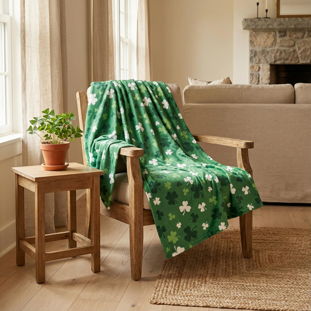 St. Patrick's Day Flannel Blanket Throw, Spring Shamrock Green Leaves Soft Fuzzy Plush